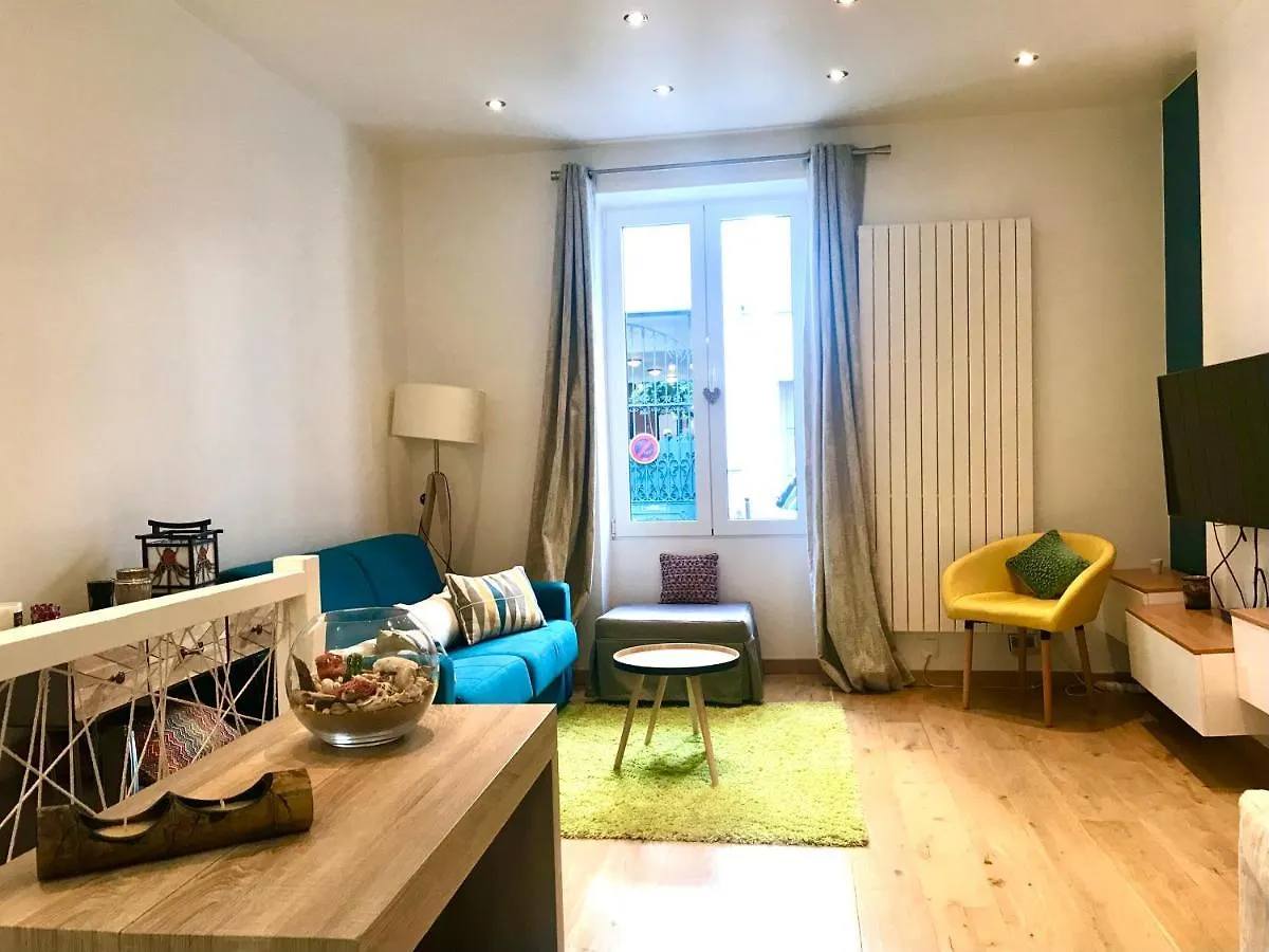 Апартаменты Adorable Souplex Batignolles Париж