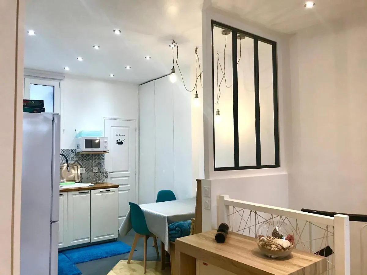 Апартаменты Adorable Souplex Batignolles Париж