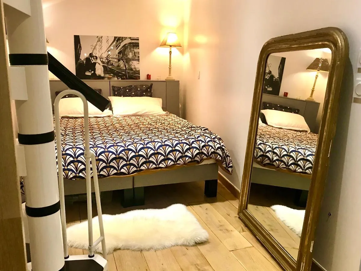 Апартаменты Adorable Souplex Batignolles Париж
